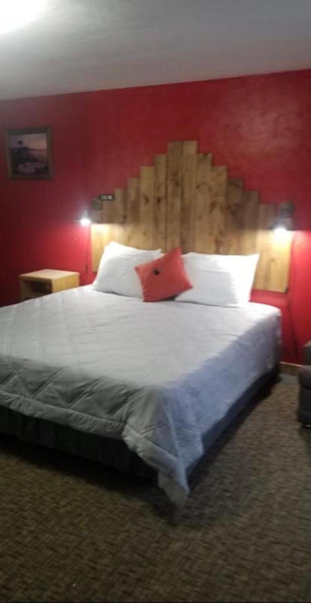 Tri-State Wood Inn Dickeyville 외부 사진